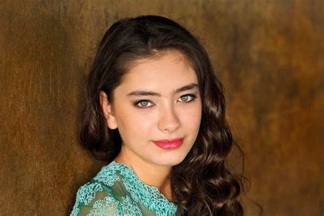 actrice turque|Neslihan Atagül — Wikipédia.